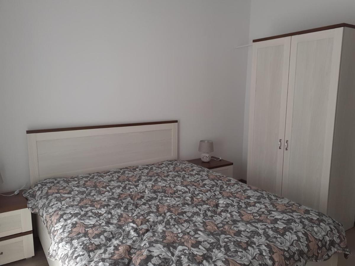 Sara Apartman Livezeni  Exteriör bild