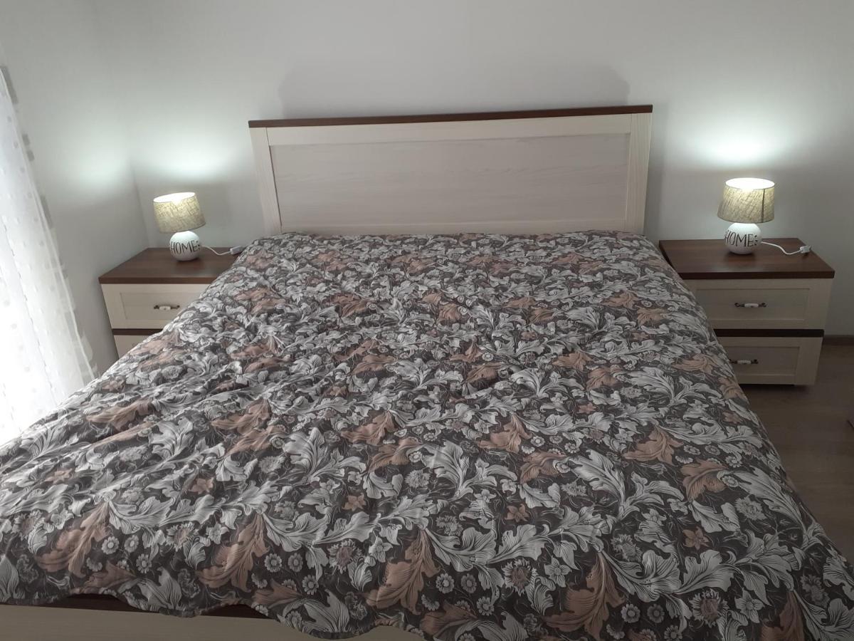 Sara Apartman Livezeni  Exteriör bild