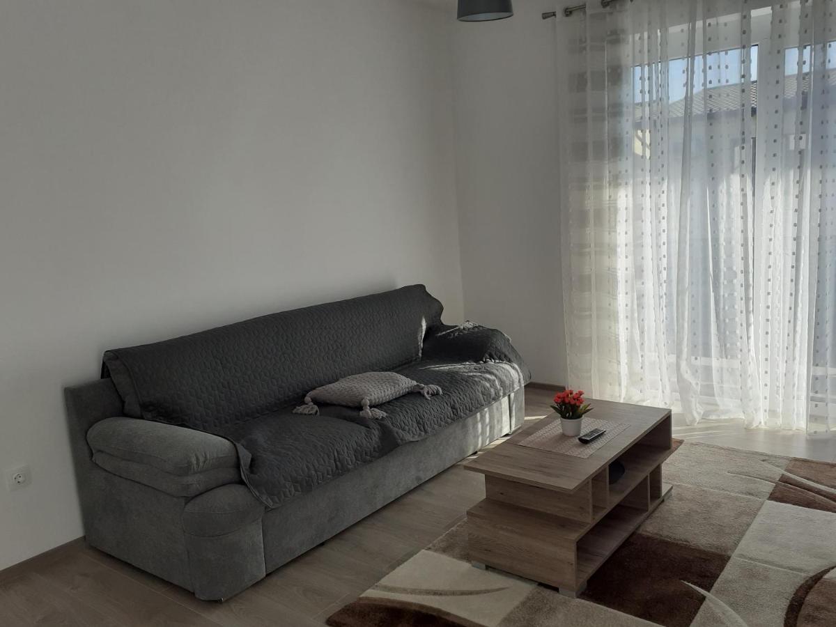 Sara Apartman Livezeni  Exteriör bild