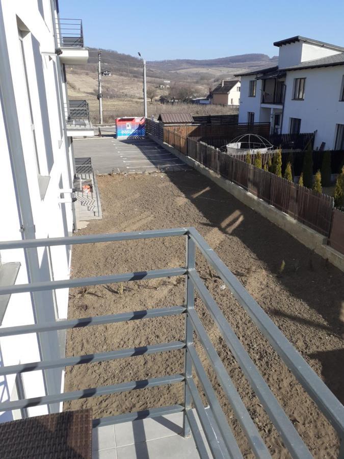 Sara Apartman Livezeni  Exteriör bild